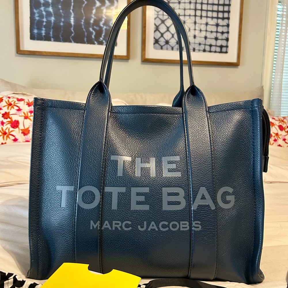 Marc Jacobs The Leather Large Tote Bag in Blue Seas
